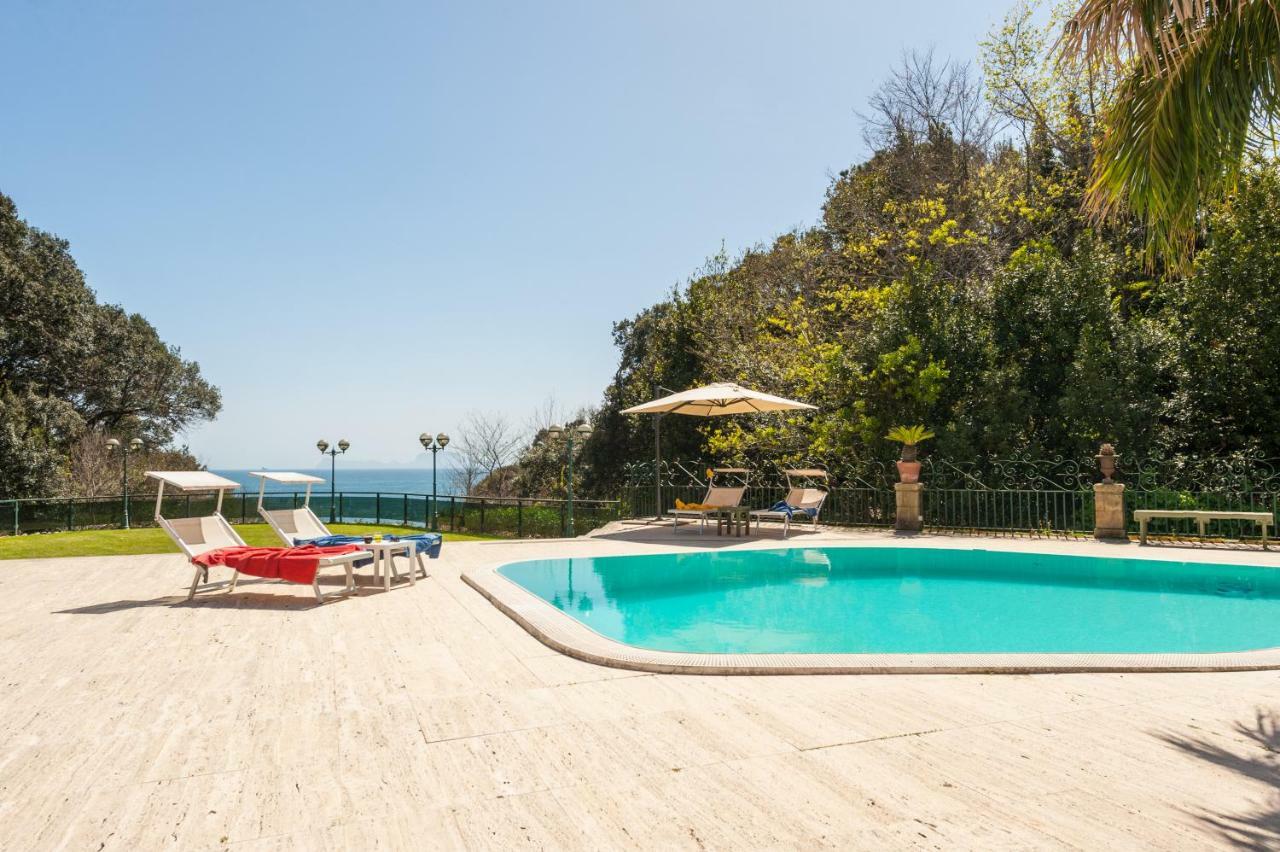 Holiday Family - Big On The Swimming Pool In Front Of Capri Appartamento *