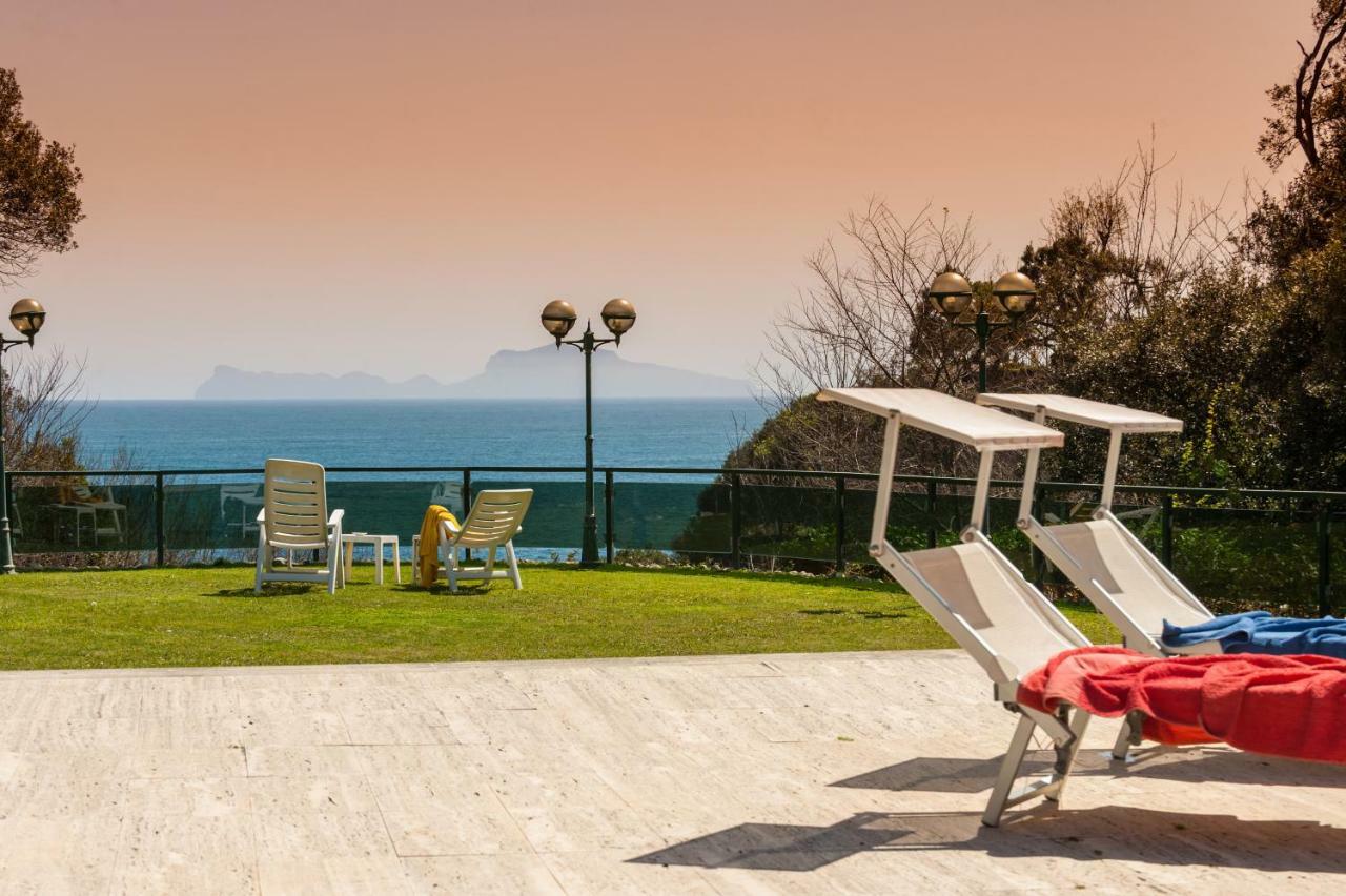 Holiday Family - Big On The Swimming Pool In Front Of Capri Appartamento *